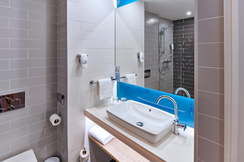 Holiday Inn Express Гибралтар Экстерьер фото
