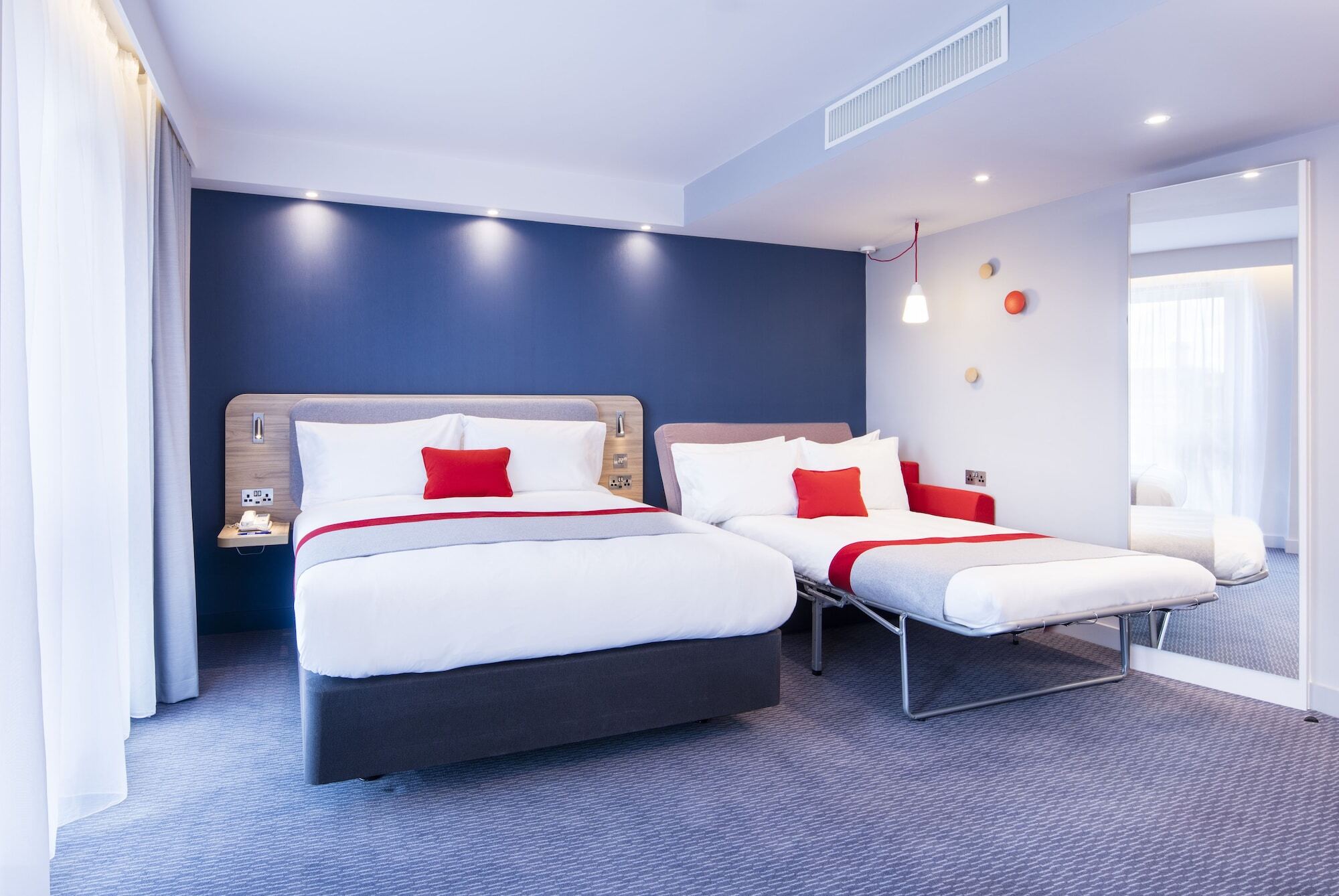 Holiday Inn Express Гибралтар Экстерьер фото